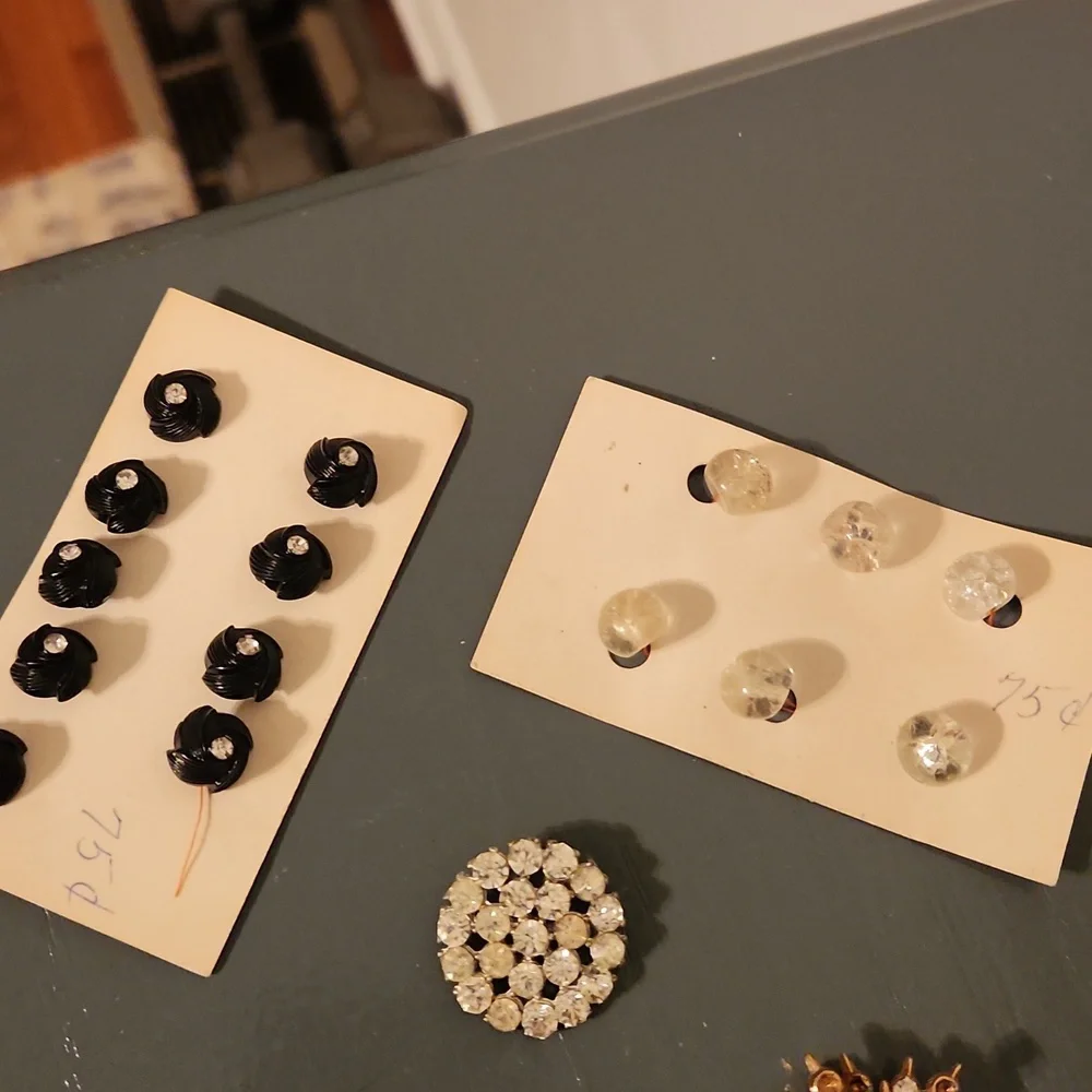 Assorted Vintage Jewelry Collection, Marbles And Buttons - Picture 3 of 8